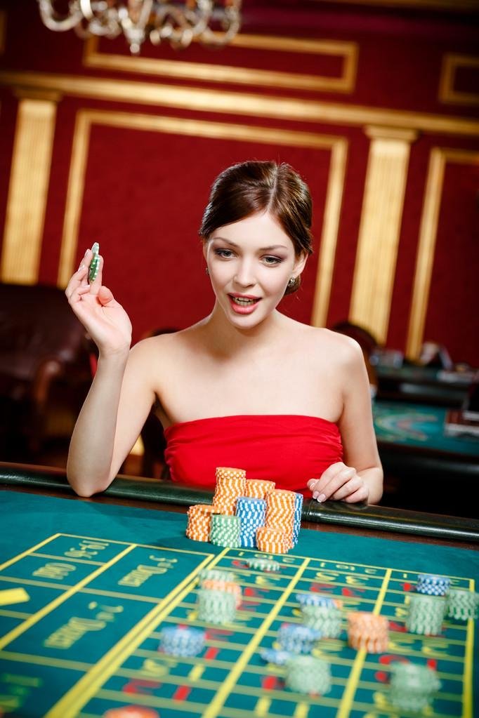 Pilihan permainan live casino di agen338 mulai dari Baccarat, Roulette, dan Poker